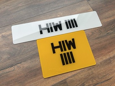 Metro Schrift Nummernschilder 60 mm 1x Frontschild & 1x 11×8 quadratisches Rückschild