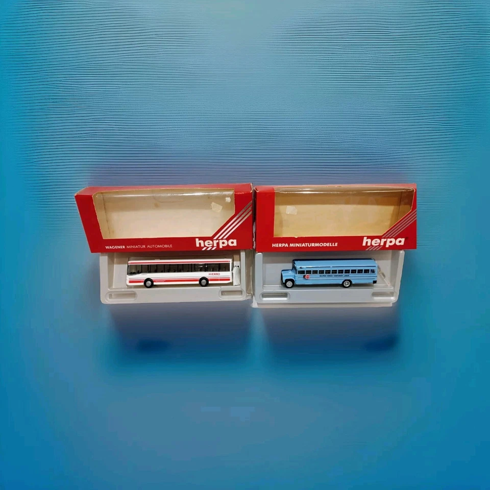 Herpa HO 1:87 Bus Lot Setra S215 SL HIERRO + Helping Hands USA Blue Bus Germany - Image 2 of 4