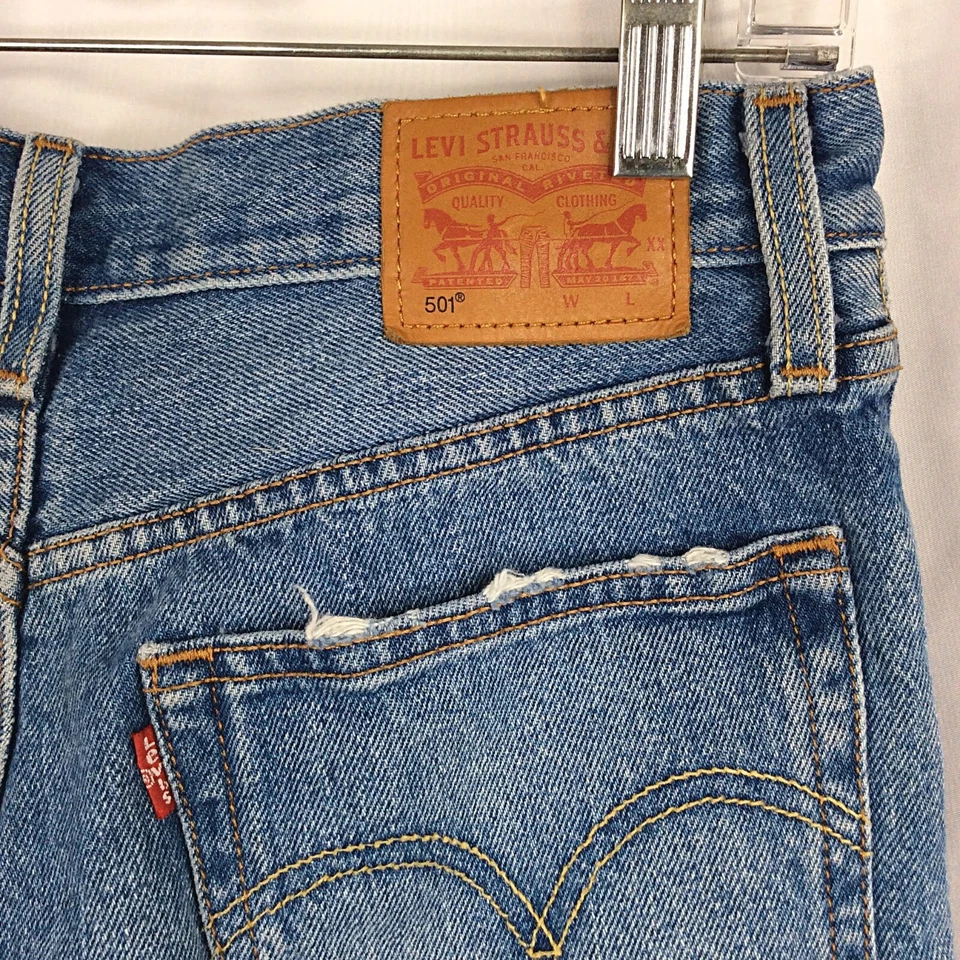 Pantalones Cortos de Jean Levi's 501 Para Mujer Botón Mosca Talla 26 Azul Envejecido Corte Foto 4 de 4