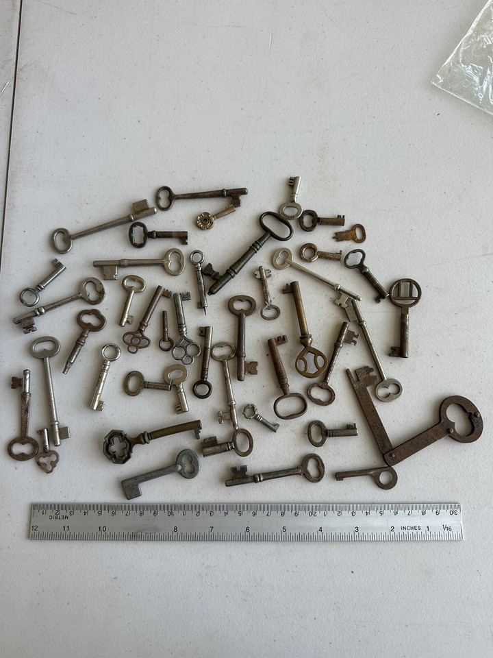 Antique Vintage Skeleton Key Lot Old Padlock Barrel Keys Door Locks