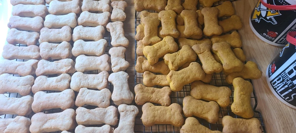 Galletas caseras de mantequilla de maní y plátano para perros 2,5 oz hechas a mano MUCHOS COMBOS Foto 2 de 3