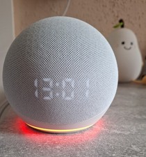 Amazon Echo Dot 4. Gen. Smart Lautsprecher, Alexa, Weiß mit Uhr /Stromkabel