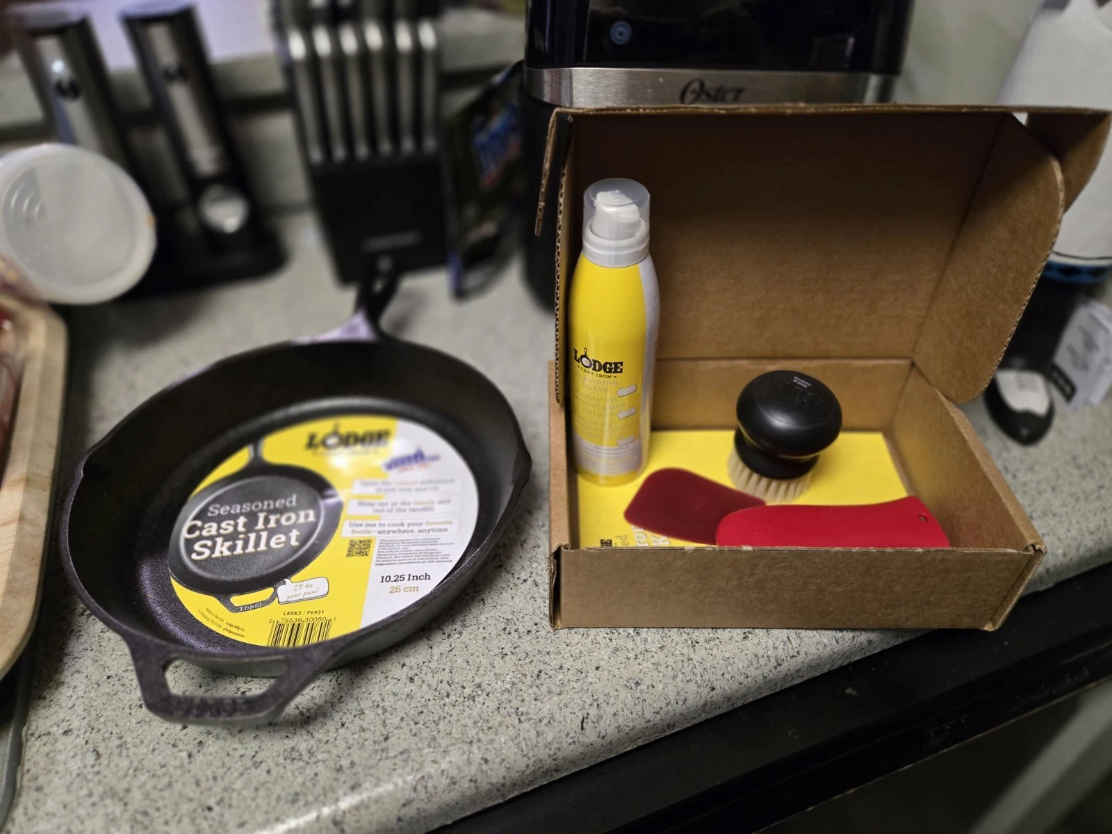 Lodge L8SK3 10.25 Inch Preseason Cast Iron Skillet and Iron Skillet Care Kit NEW