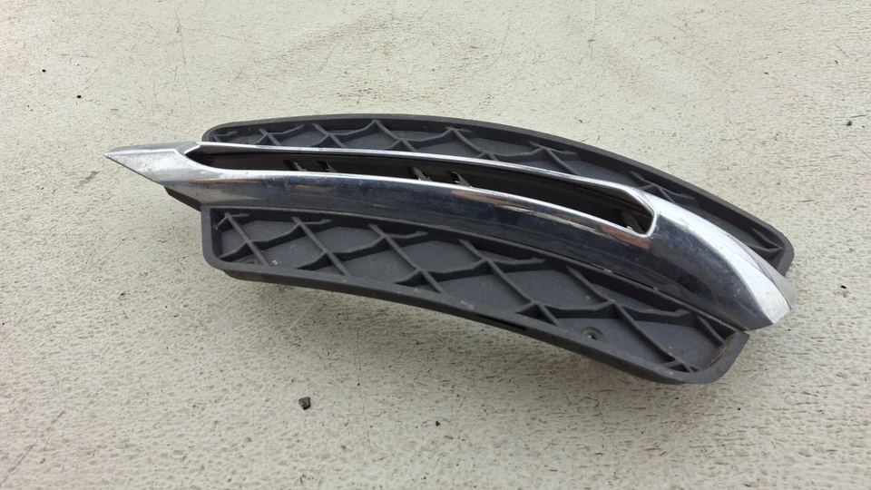 Luz antiniebla delantera izquierda diurna 12-15 Mercedes W204 C300 moldura OEM Foto 4 de 4