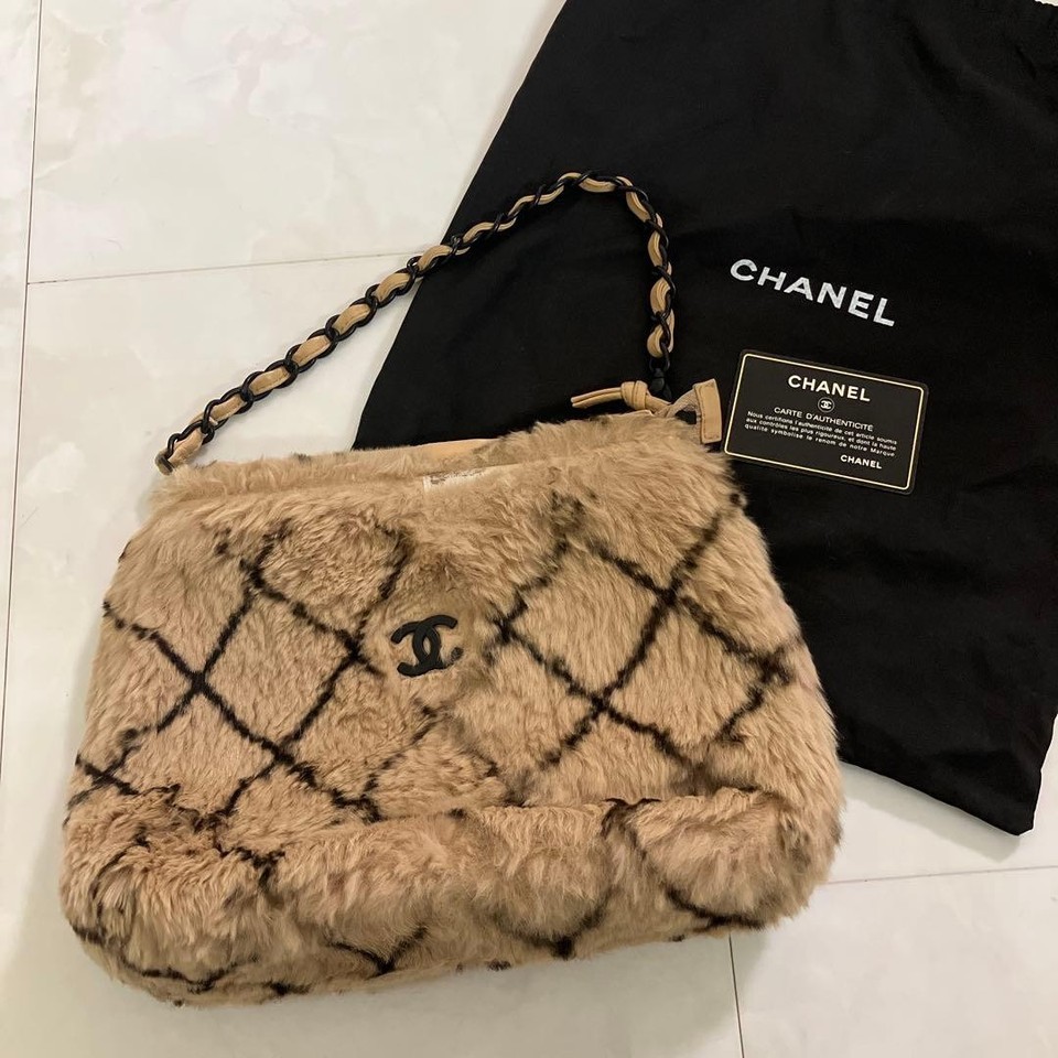 CHANEL Fur Shoulder Bag Lapin CC Logo Fluffy Luxury Women Handbag Soft Item