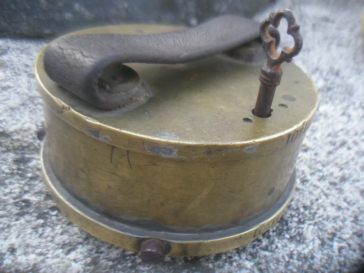 horlogerie . orf vrerie .pendule .montre .veilleuse . ato Paul granier
