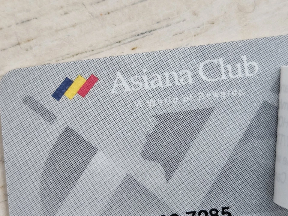 Rare Vintage Bank Of America Asiana Club Visa Mini Keychain Card Expired 07/06 - Image 3 of 3