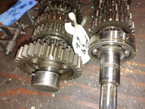 1993 Suzuki GS500E transmission - Picture 2 of 5