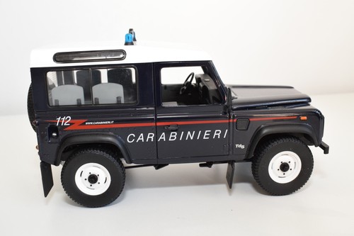 B81 1:18 UNIVERSAL HOBBY LAND ROVER DEFENDER 90 CARABINIERI POLIZIA OTTIME CO... - Foto 5 di 14