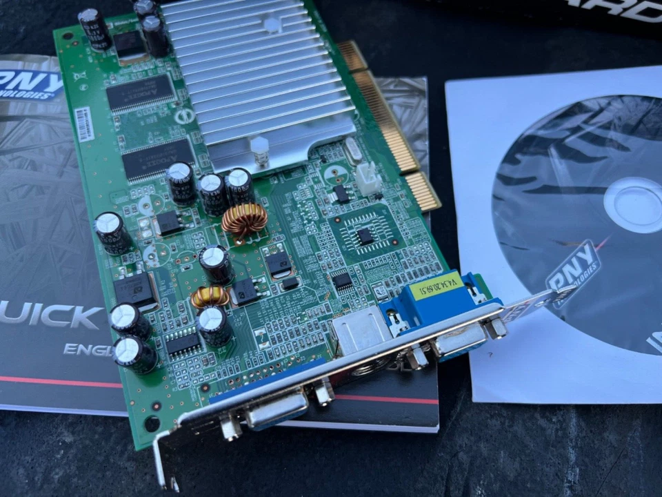 PNY NVIDIA GeForce FX 5200 (VCGFX522PEB) 256MB DDR SDRAM PCI Graphics adapter - Image 3 of 4