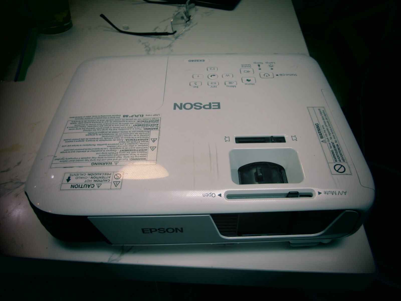 Introducir 59+ imagen proyector epson modelo h719a Abzlocal.mx