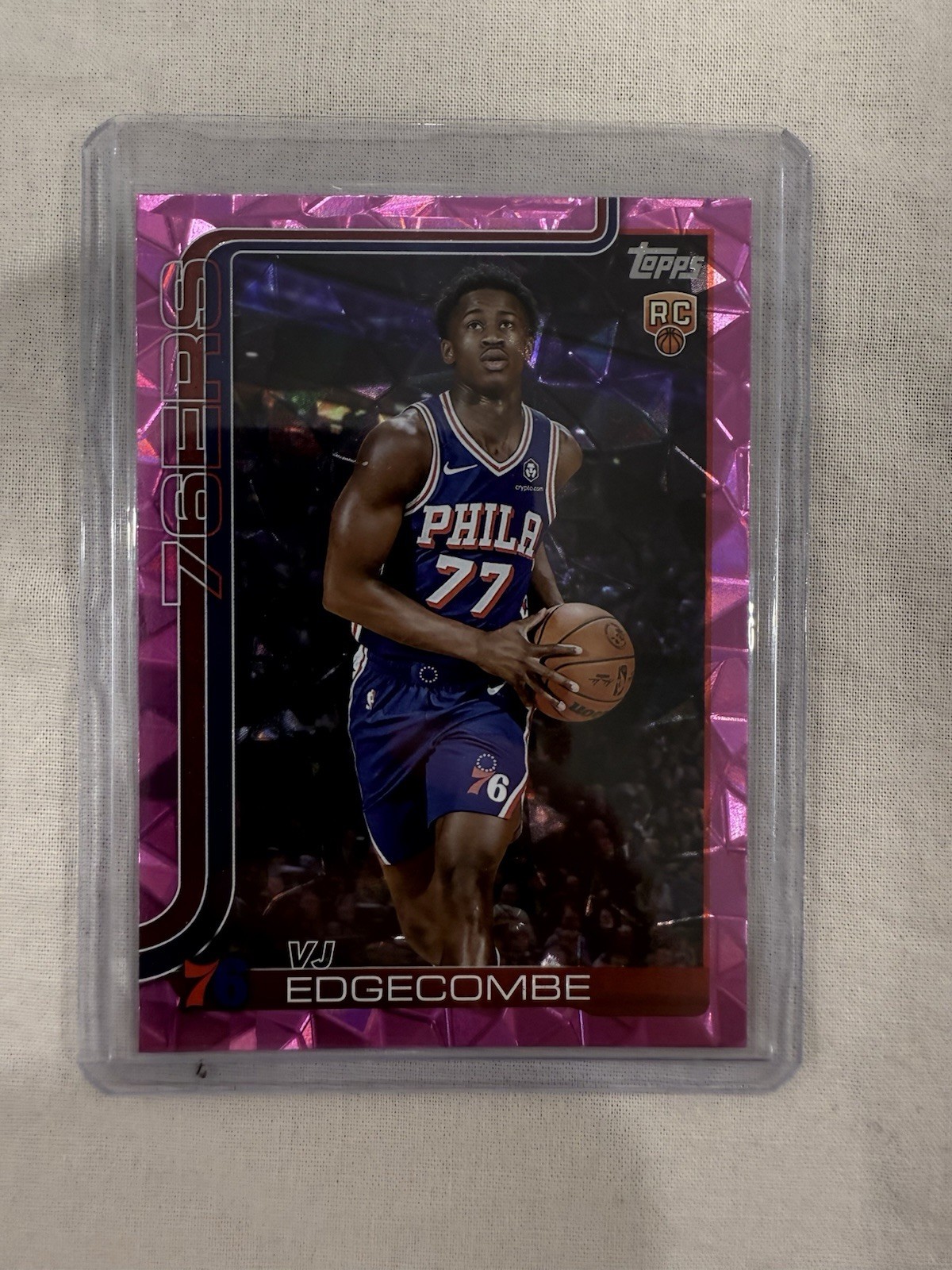 2025-26 Topps Basketball VJ Edgecombe RC Diamante Pink 76ers Rookie #203