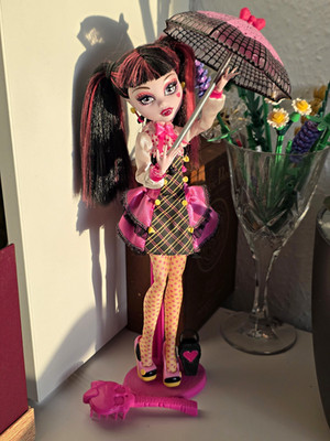 Monster High Draculaura Forbitten Love School's Out Complete Doll