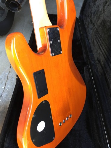 Fender Deluxe Jazz Bass, 24 Fret Rosewood Neck, Quilted Maple Sunburst Orange - Picture 4 of 13
