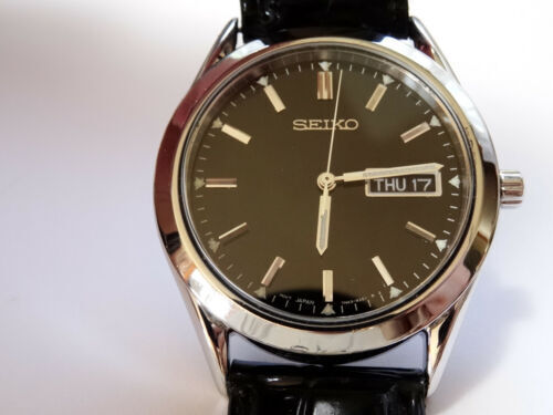 Seiko D031-4000 Stainless Steel Day Date Box Degital Quartz Seiko D031-4000 Stainless Steel Day Date Box Degital Quartz