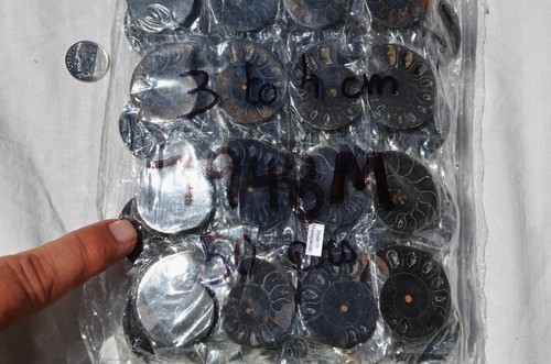 7948m LOT of FIFTY50 RARE 1in100 BLACK Ammonite PAIR Crystal FOSSIL MEDIUM 3-4cm - Picture 5 of 8