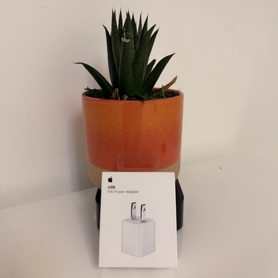 New Apple 5W USB Power Adapter White MD810LL/A
