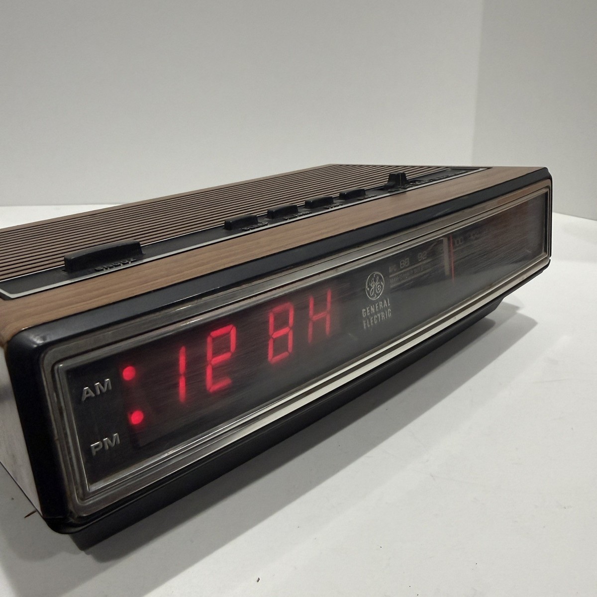 Vintage 90s General Electric GE 7-4625c Wood Grain Am/fm Alarm