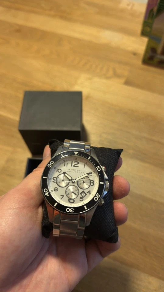 Reloj Pulsera Marc By Marc Jacobs MBM5027 Plateado Acero Inoxidable Unisex - Imagen 3 de 4