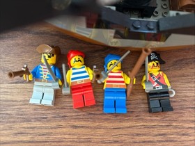 LEGO Renegade Runner 6268 Pirates Complete W/ All Original Promos