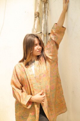 Pura Seda Corto Kimono Abrigo Duster Chaqueta Cárdigan Capa Perder Bata Beige PD