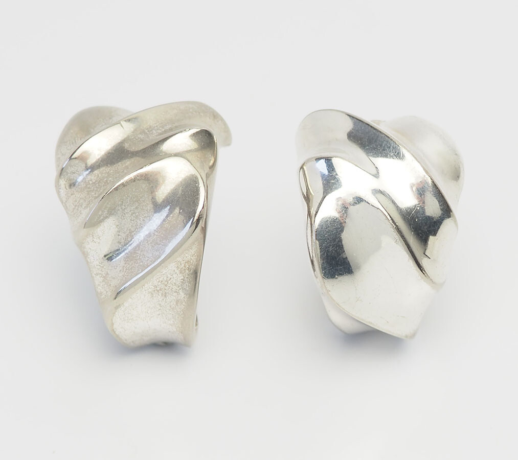 Bague en or 750 mil. centrée d’un diamant brillant | Bijoux | Ventes Bague en or 750 mil. centrée d’un diamant brillant | Bijoux | Ventes