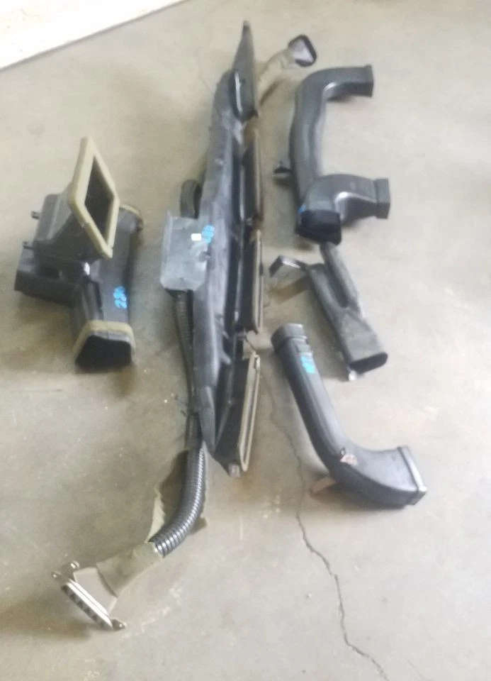 Dash Vent AC Air Duct Work Tubes | Fits 2000-2005 Ford Excursion - Imagem 2 de 4