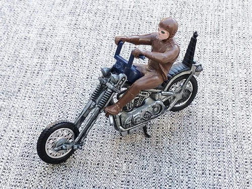 HOT WHEELS RED LINE RRRUMBERS MOTORCYCLE BLUE w BROWN DRIVER EXCELLENT