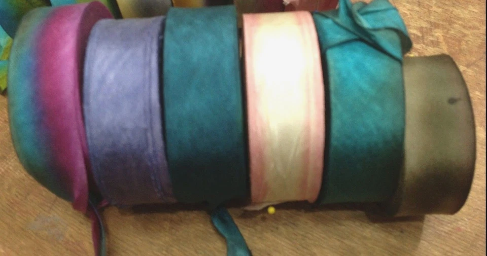 Cinta de seda teñida a mano 1" en el sesgo 1yd hecha en USA Foto 2 de 4