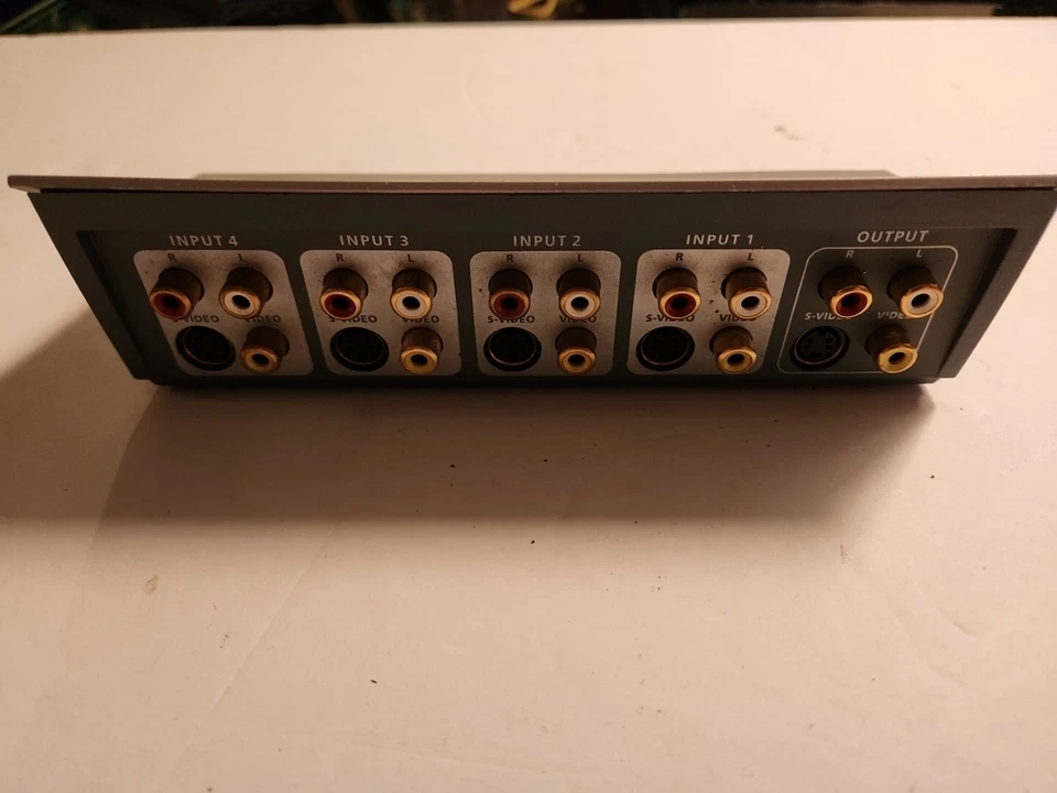 Radio Shack Audio Video Selector AV 4-Way S-Video Cat No 15-1983 Switcher - Image 4 of 4