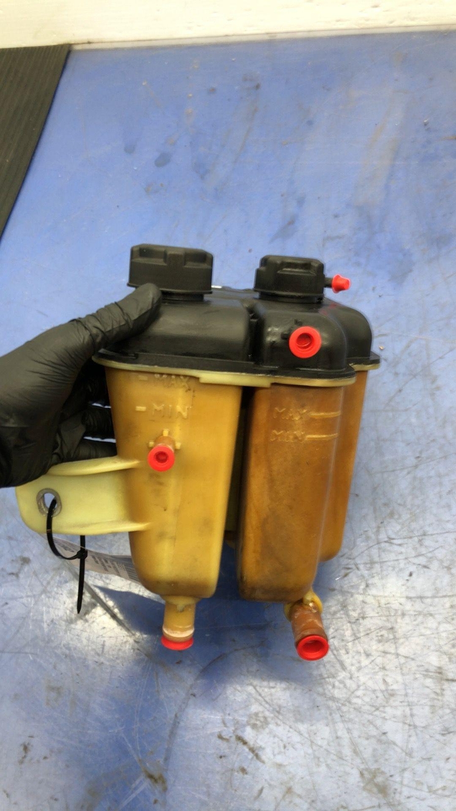 Maserati Ghibli 2014-2021 Coolant reservoir