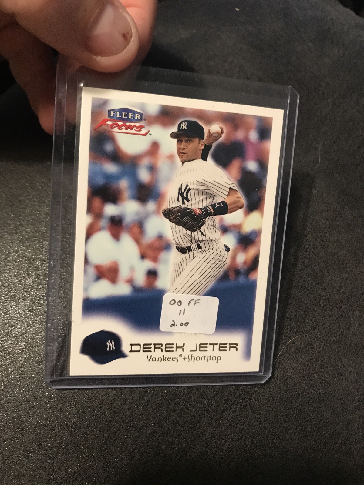 2000 Fleer Focus Derek Jeter #11