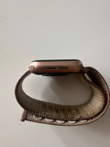Apple Watch SE GPS 40mm, 88% BH Rose Gold Case & Starlight Strap *A-GRADE* - Picture 9 of 10
