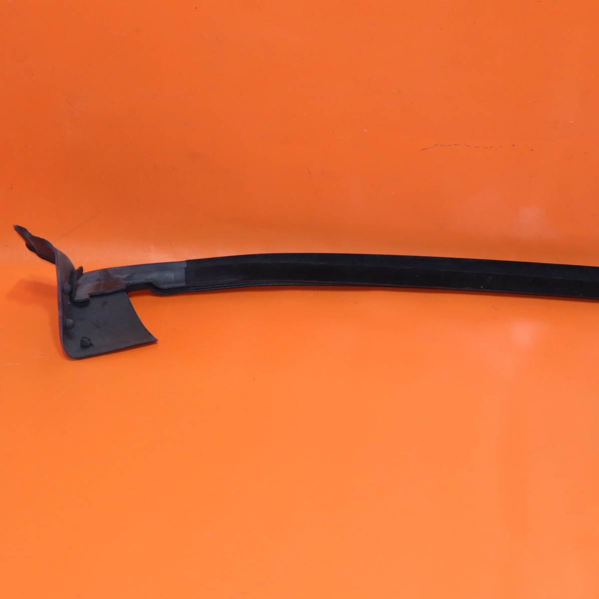 ASTON MARTIN DB11 DOOR WAIST SEAL RIGHT 2017 2018 2019 2020 HY53-C20570-AC OEM