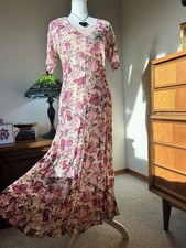 Whimsical Fairy Pink Vintage Lace Floral A-line Maxi Dress with Short Sleeves. M
