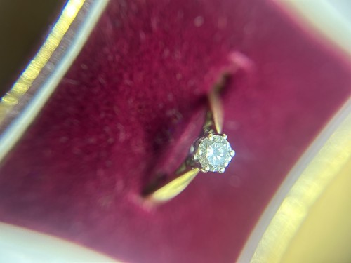 Anillo de compromiso solitario de diamantes de 0,25 quilates de oro de 9 quilates talla M1/2 - Imagen 4 de 9
