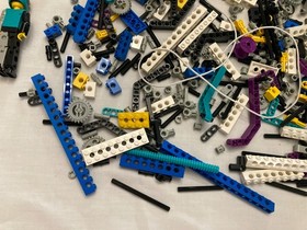 LEGO Technic Racing Figure w/ Turquoise Helmet & Related Pieces - 8233 8239 