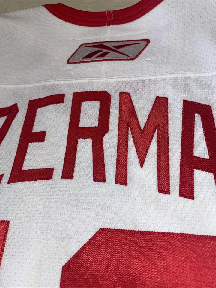 Camiseta deportiva auténtica Steve Yzerman Detroit Red Wings Reebok 6100 limpia para hombre 46 micrófonos Foto 3 de 4