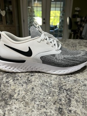 Nike Flyknit Trainer Men's Low Top Lace-Up Sneaker White/Black/Gray Cushioned
