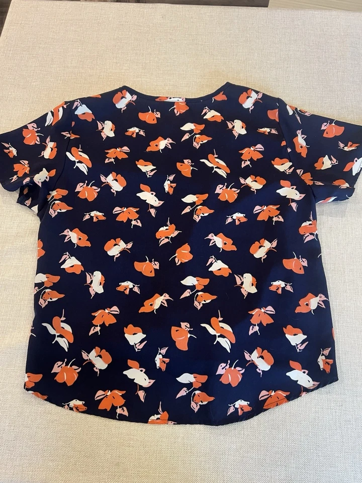 West Kei Size S Navy Blue Coral Floral Short Sleeve V Neck Button Knot Front Top - Image 2 of 4