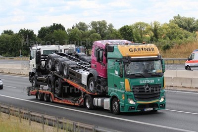 LKW Foto Mercedes-Benz Actros Autotransporter Ungarn grün GARTNER THE WOR #l7bw