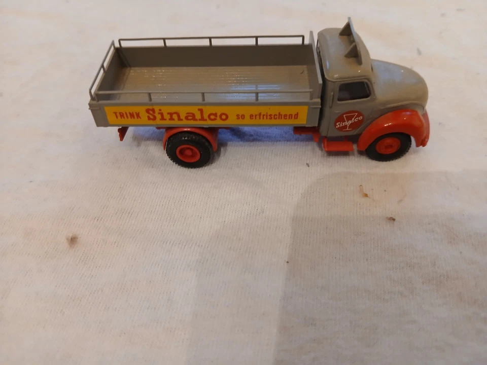 Brekina 4211 H0 Magirus Pritsche Getränkelaster "Sinalco", 1958-1967