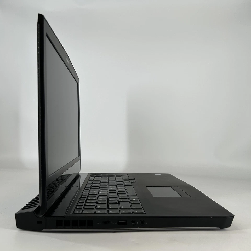 Dell Alienware 17 R4 FHD i7-6700HQ 2.60GHz 16GB 128GB SSD/2TB HDD GTX 1070 - Image 3 of 4