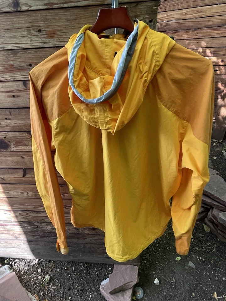 Chaqueta cortavientos Patagonia rara de colección para mujer L amarilla intensa Foto 4 de 4