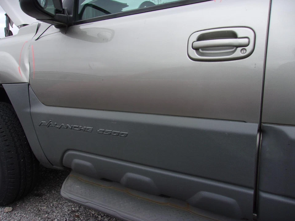 Medidor de fluxo de ar de injeção de combustível usado serve: 2002 Chevrolet Avalanche 2500 grau A - Imagem 2 de 4