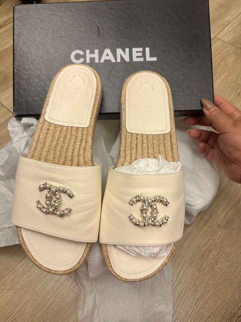 シャネルミュール NEW $900 21P CHANEL WHITE LEATHER SANDALS FLATS THONGS 37 | eBay