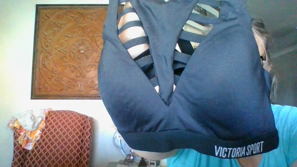 STRAPPY CROSS BACK BLACK Victoria Secret Sport Bra Small Victoria Sport lite pad - Image 2 of 4