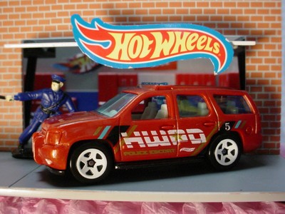 hot wheels chevy tahoe police