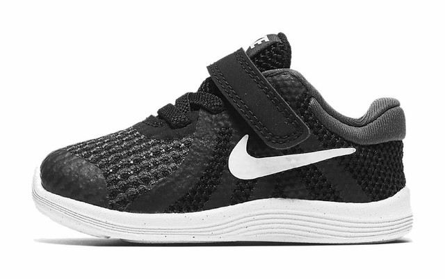 black nike size 4