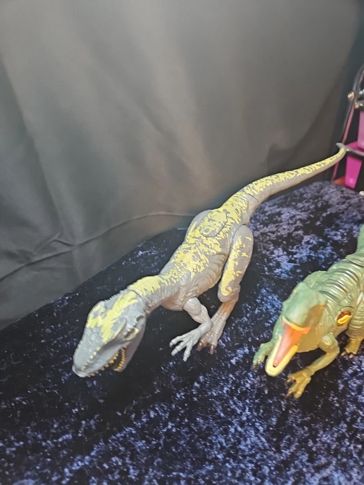 Lot Of 2 Jurassic World Toys Velociraptor B Electronic Growling Hasbro Raptor @F - Image 2 of 4